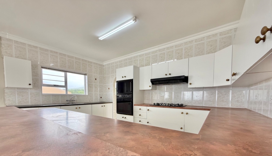 5 Bedroom Property for Sale in Seaview Eastern Cape